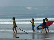 Jeunes surfeurs - Kuta - Bali